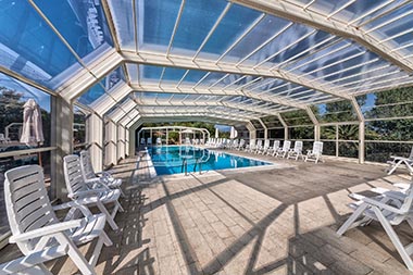 Piscina termale con copertura