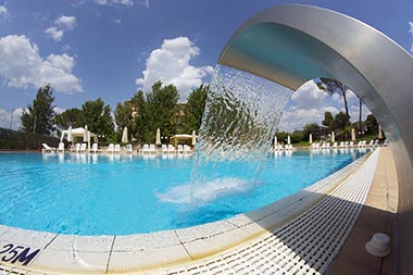 Getto d'acqua piscina termale